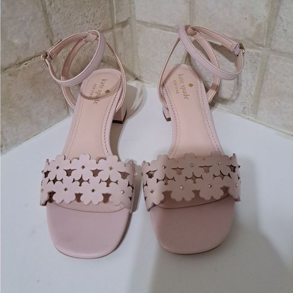 kate spade Shoes - Kate Spade Daisy floral cut-out light pink sandals size 8.5